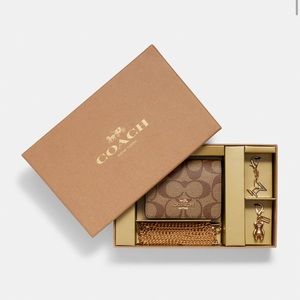 *NWT* Coach Boxed Mini Wallet On A Chain In Blocked Signature Canvas Gift 🎁 Set